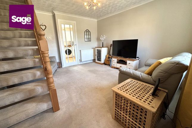 24, Chester Close, Pontypool photo 3