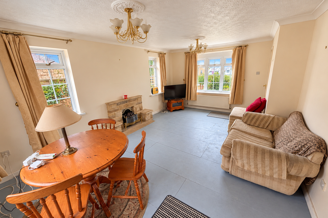 9, Tintern, Yeovil photo 2