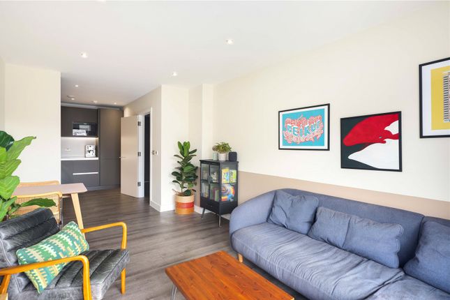 Thumbnail Flat for sale in Highfield Court, New North Road, London