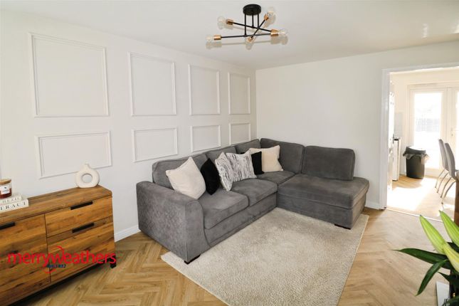 11, Thomas Hill Grove, Mexborough photo 2