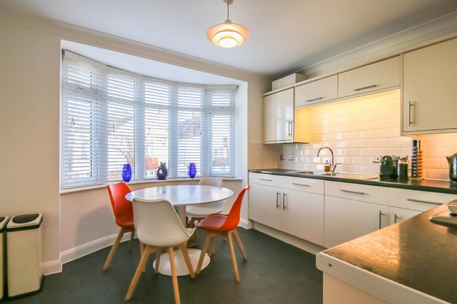 Tankerville Drive, Leigh-On-Sea photo 4