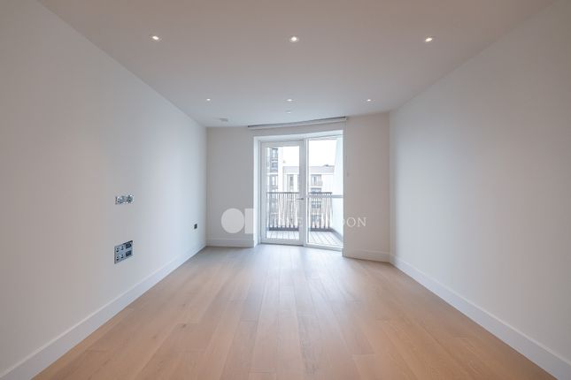 Flat to rent in White City Living, London