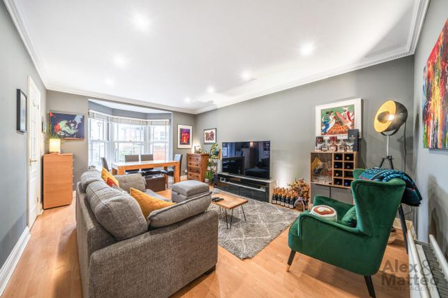 2-bed flat on 18 Raleight Court, Clarence Mews, Rotherhithe, £475,000