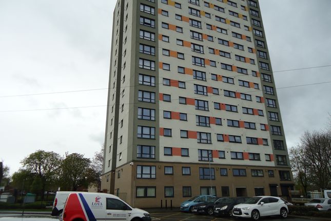Flat to rent in Meynell Heights, Holbeck, Leeds
