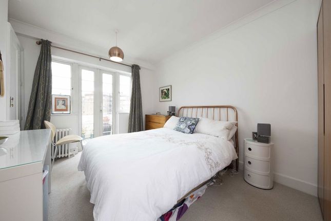 249, Chiswick Village, London photo 4