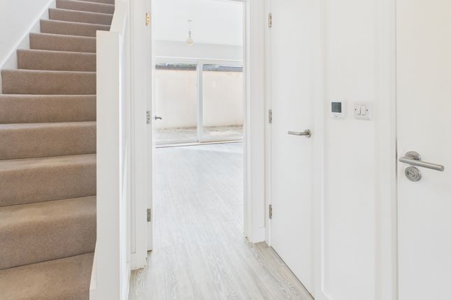 Cam02545G0-Pr0471-Still004