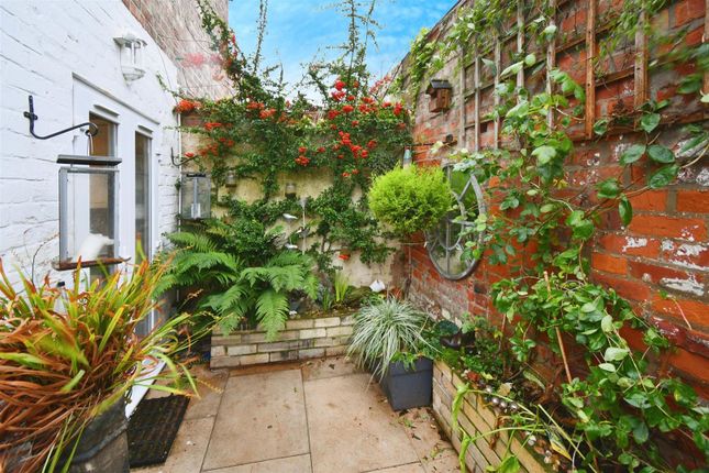 Thumbnail Town house for sale in Scarcroft Road, York