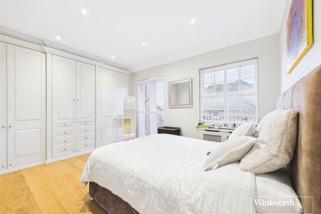 Flat 6, Dewlands Court, 2, Turnberry Close, London photo 4