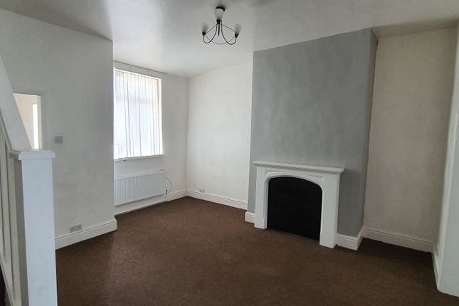 End terrace house to rent in Peckers Hill Road, St. Helens
