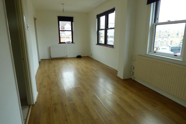Flat to rent in Eve Road, Leytonstone