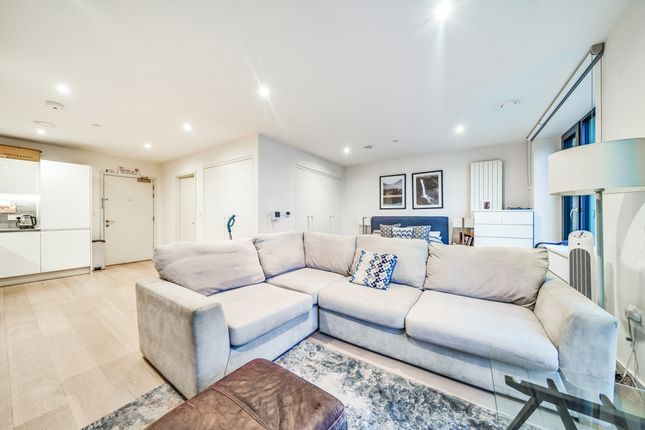 Studio flat on 200, John Cabot House, 40, Royal Crest Avenue, London, £300,000