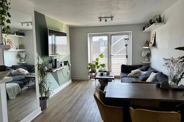 14 The Wave, Market Avenue, Wickford photo 3