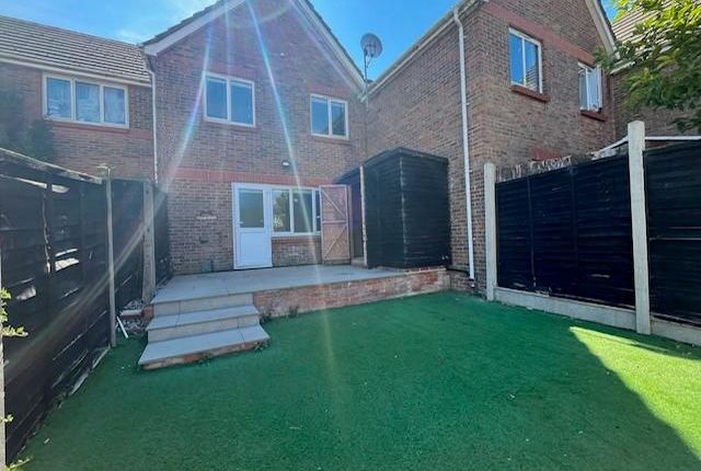 40, Strathy Close, Reading photo 2