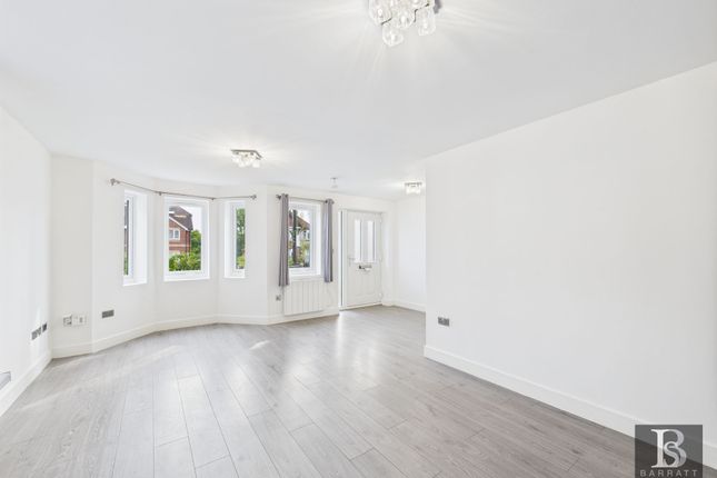Flat 1 Wycombe Gardens, High Wycombe photo 4