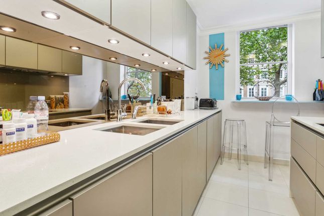 Flat for sale in Rutland Gate, Knightsbridge, London