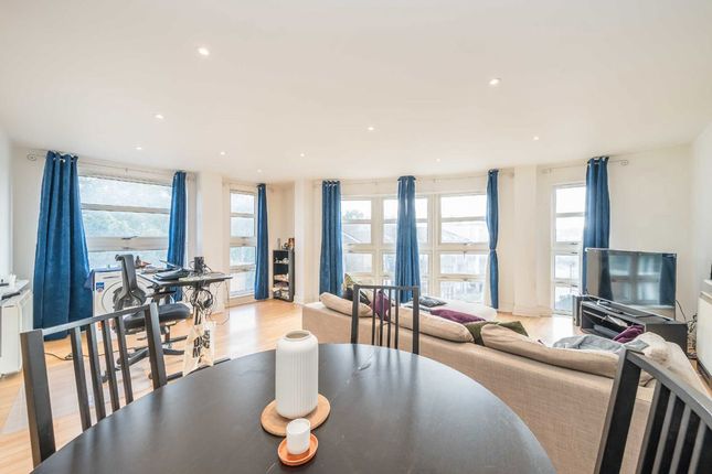 Flat 18, Rivers House, Aitman Drive, London photo 3