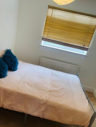 Room 3 274, Nelson Road, Whitton photo 2