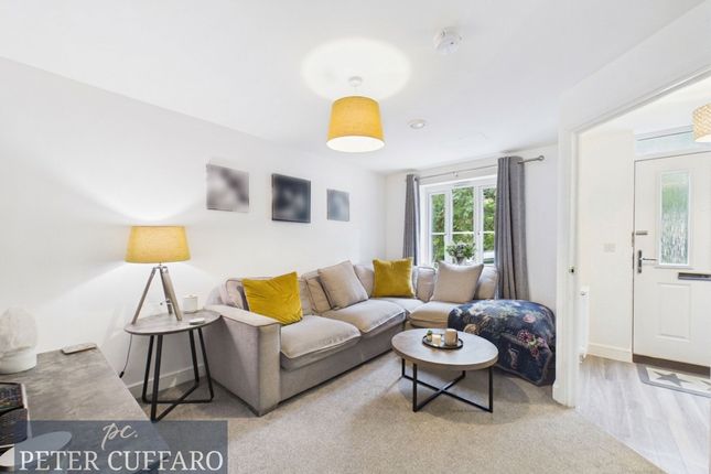 4 Bishop Gardens, Hoddesdon photo 2