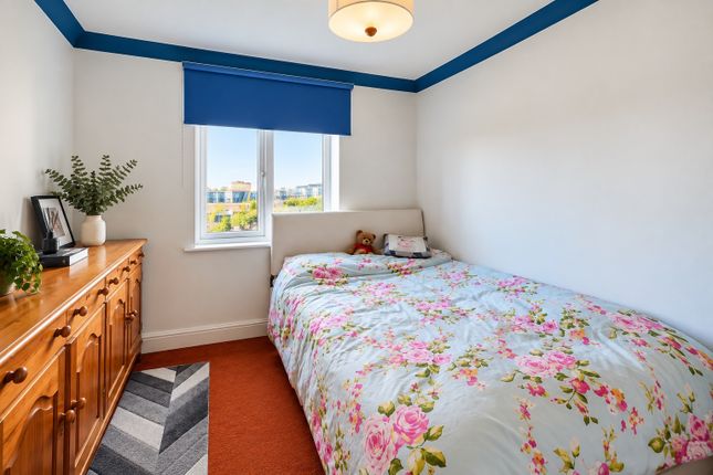 Flat 21, Peninsula Court, London photo 5