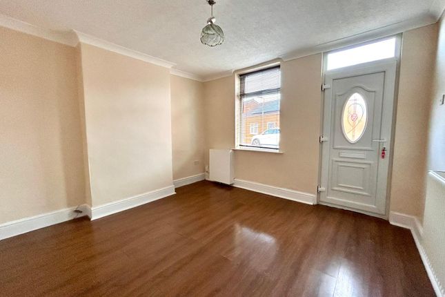 8, New Street, Huthwaite photo 3