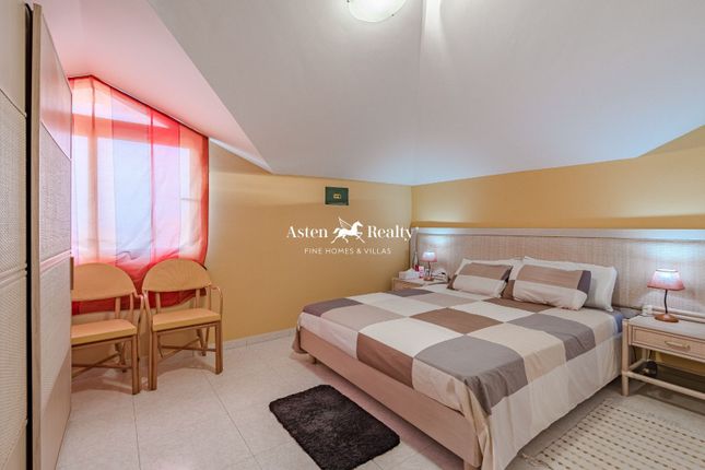 Apartment for sale in Playa De Los Cristianos, Santa Cruz Tenerife, Spain