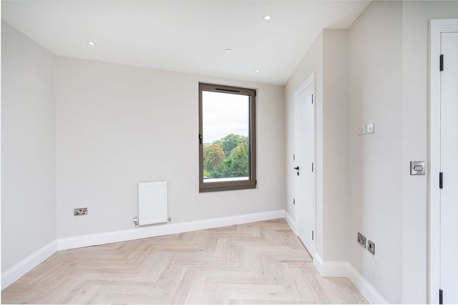 Flat 15, 1 Smitham Bottom Lane, Purley photo 3