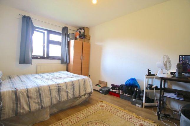 58, Birch Close, London photo 2