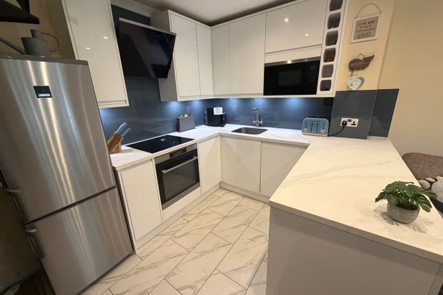 10, Pippins Court, Ashford photo 4