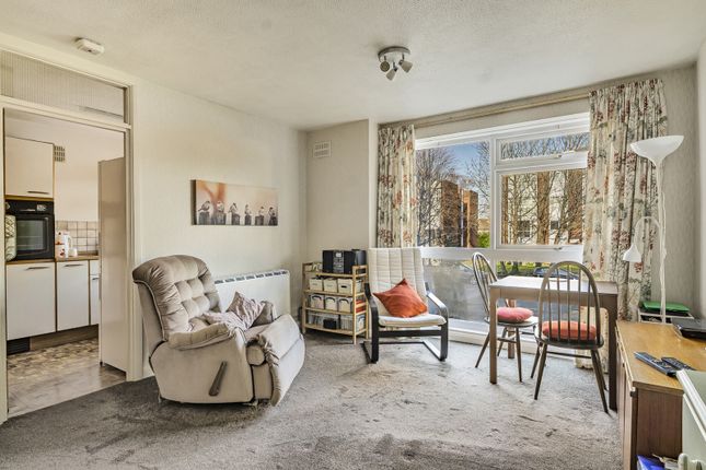 Flat 2, Ellesmere Court, 162, Burnt Ash Hill, Lee photo 4