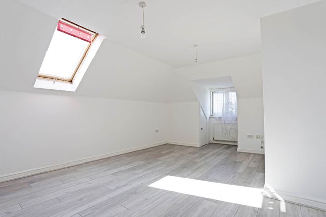 12 Laurel Court, New Road, Rainham photo 4