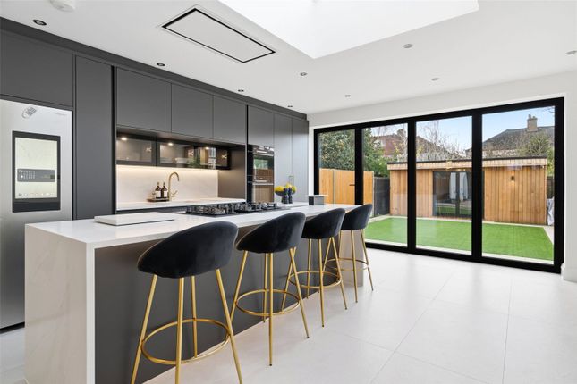 4, Kendrey Gardens, Whitton photo 3