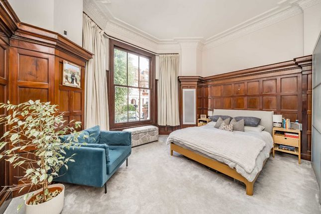 Flat C, White Friars Court, 77, Compayne Gardens, London photo 4