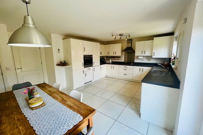 7, Clos Y Mametz, Porthcawl photo 2