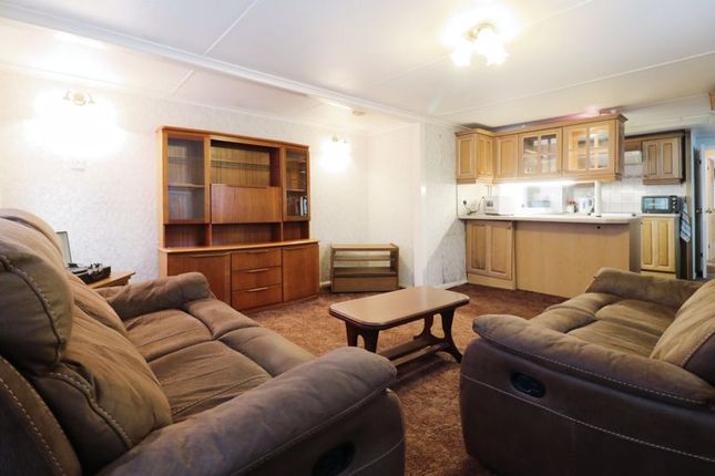 Mobile/park home for sale in The Pippins, Orchards Residential Park, Slough