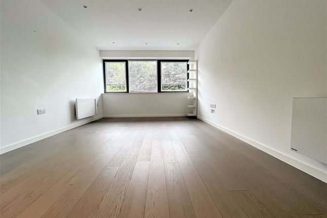 Flat to rent in Hubert Road, Brentwood