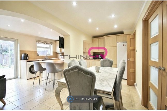 Brentwood Road, Romford photo 2