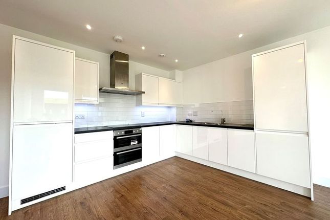 83J Umber House, Lismore Boulevard, London photo 2