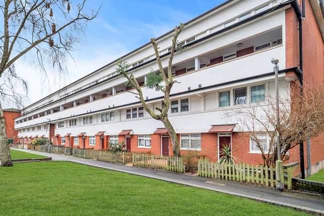 3-bed flat on Timsbury Walk, London, £290,000