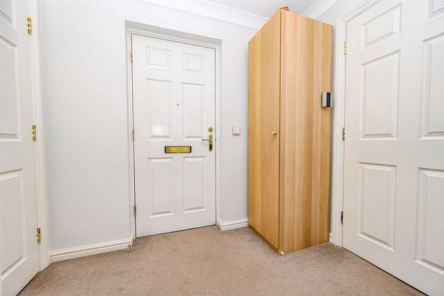 31, Hughes Court, Lucas Gardens, Luton photo 3