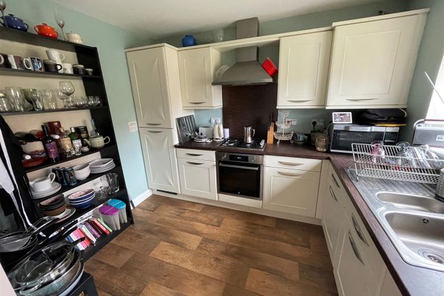 Kitchen 2.Jpg