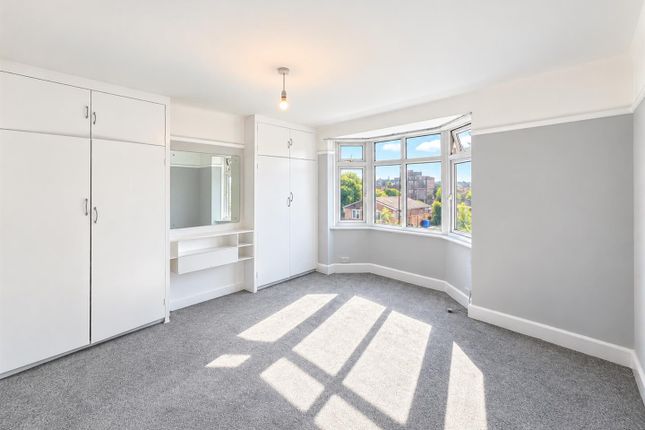 15, Shelley Crescent, Hounslow photo 3