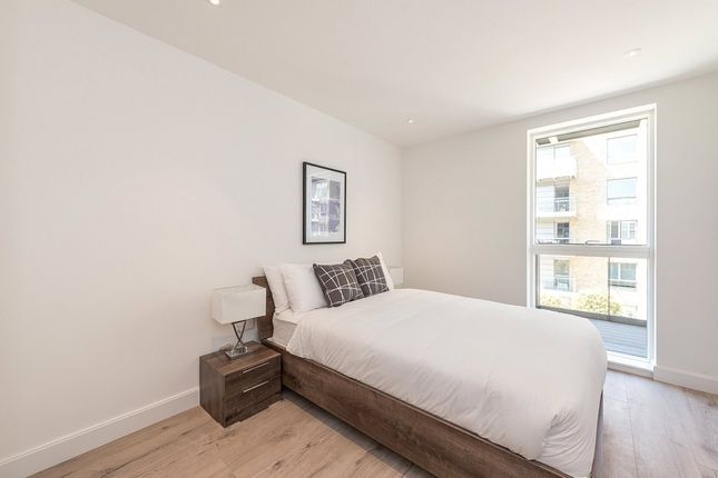 Flat for sale in High Street, London