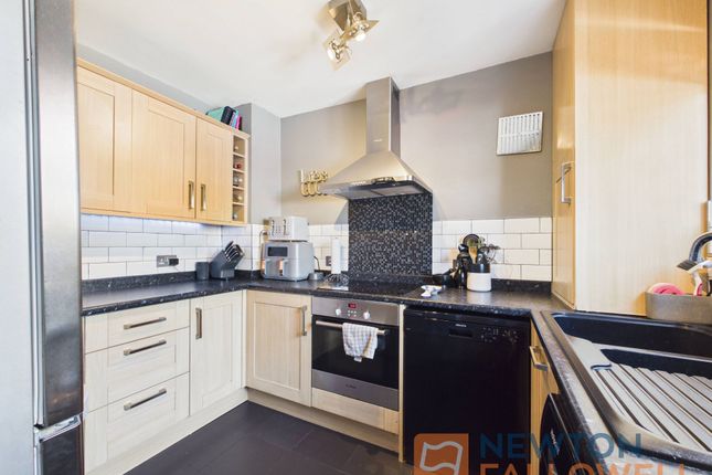 15 Lancaster Place, Walsall photo 3