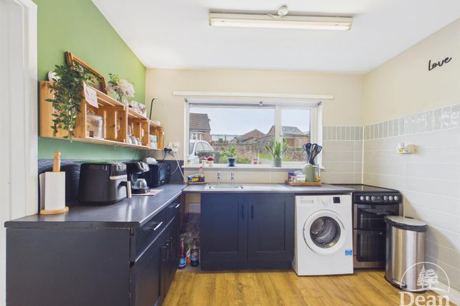 7, Parragate, Cinderford photo 3