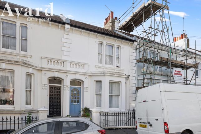 Thumbnail Flat for sale in Warleigh Road, Brighton
