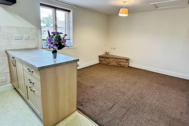 Flat 2, 12, Market Place, Ashbourne photo 4
