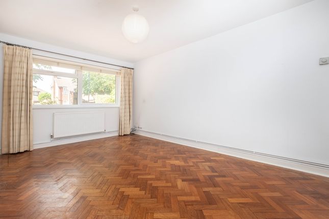 5 Faircroft Court, Udney Park Road, Teddington photo 4