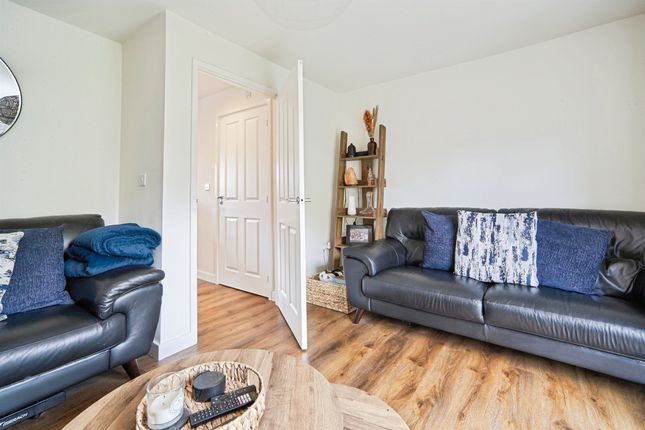44, Poplars Park Avenue, BRADFORD photo 4