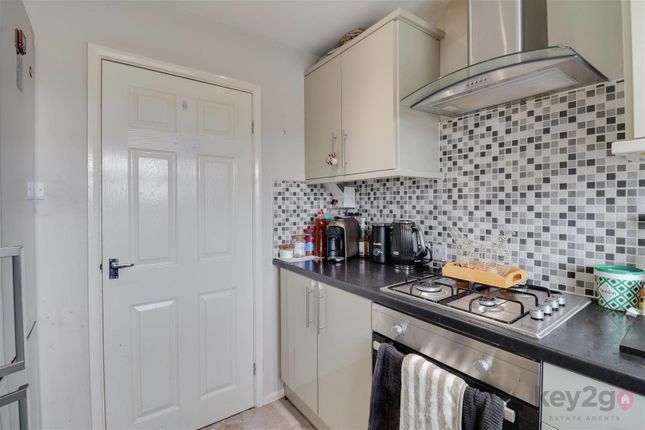 18, Westcroft Glen, Sheffield photo 3