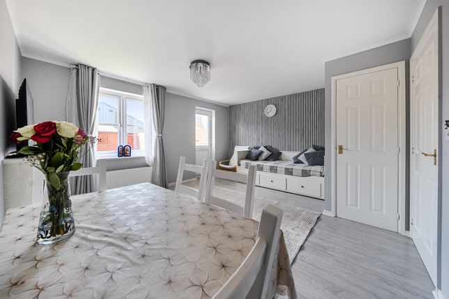 81, Blackcurrant Drive, Bristol photo 4